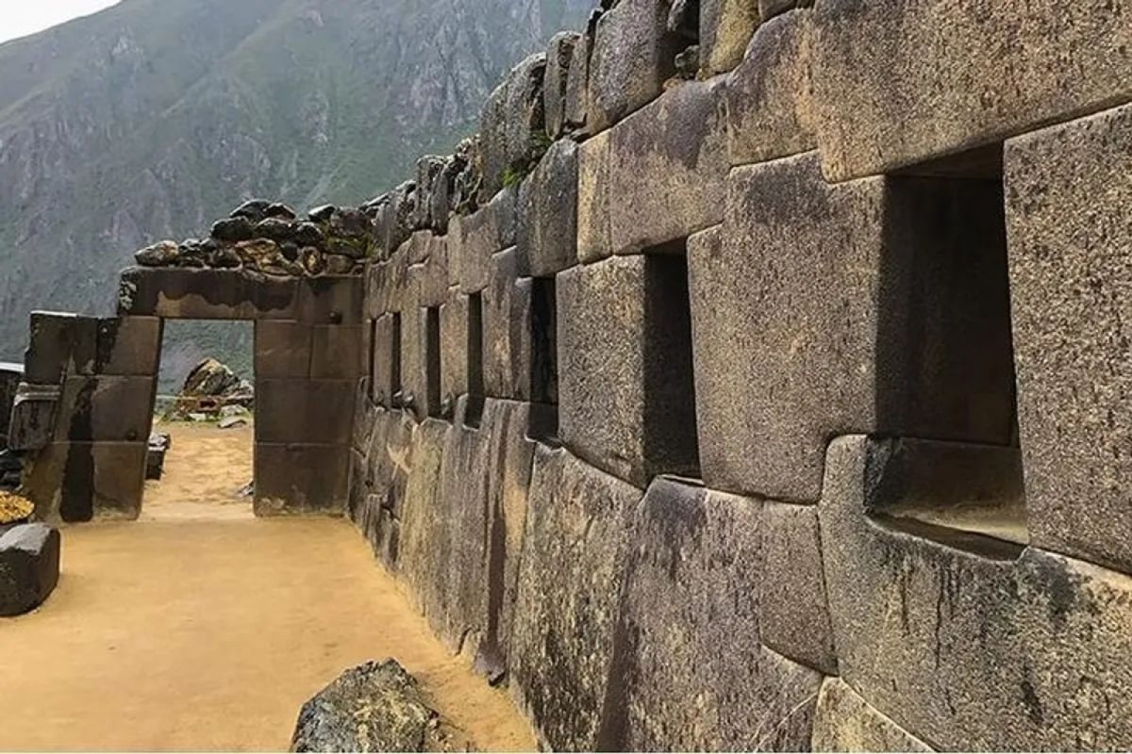 Lima|*|Cusco|*|Machu Picchu|*|Sacred Valley (Kutsal Vadi)|*|Titicaca Gölü|*|Arequipa ve Colca Kanyonu|*|Nazca|*|Amazon Yağmur Ormanları